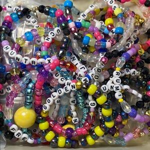 10 Mystery K-Pop Demon Hunters Kandi Bracelets Blind Box